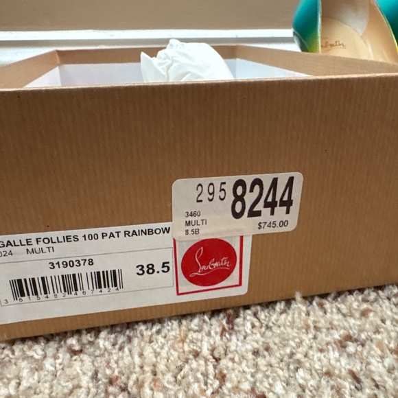 Christian Louboutin Patent Pump - Picture 4 of 4